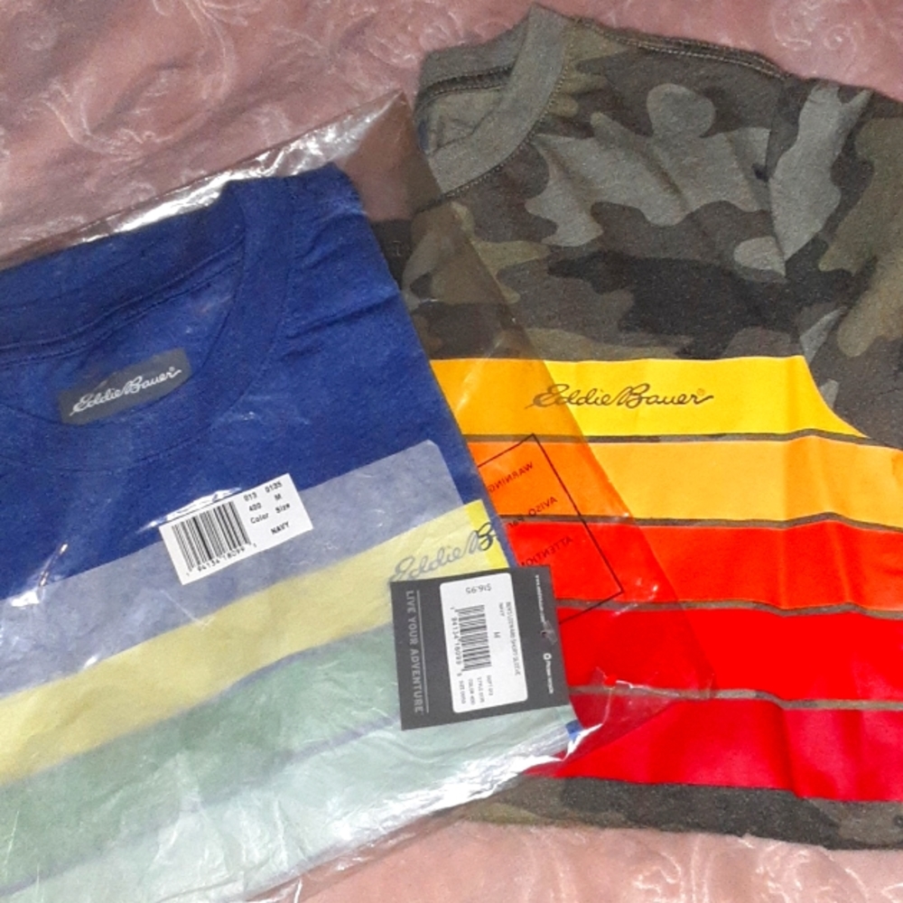 2 kids short sleeve T-shirts